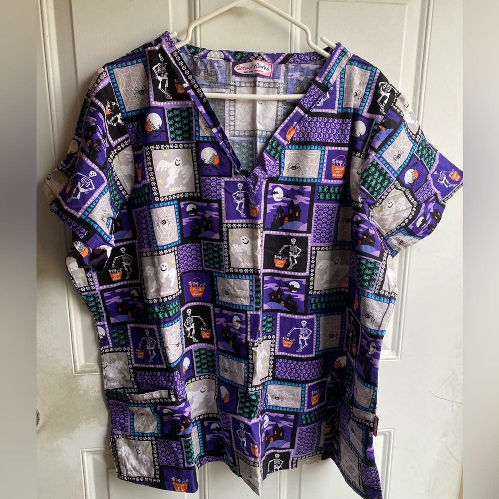 Halloween Scrub Works 3X scrub top